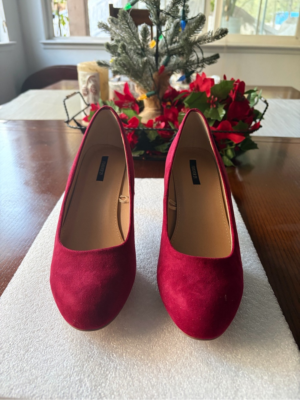 FOREVER 21 Classic Women's Red Faux Suede Pumps